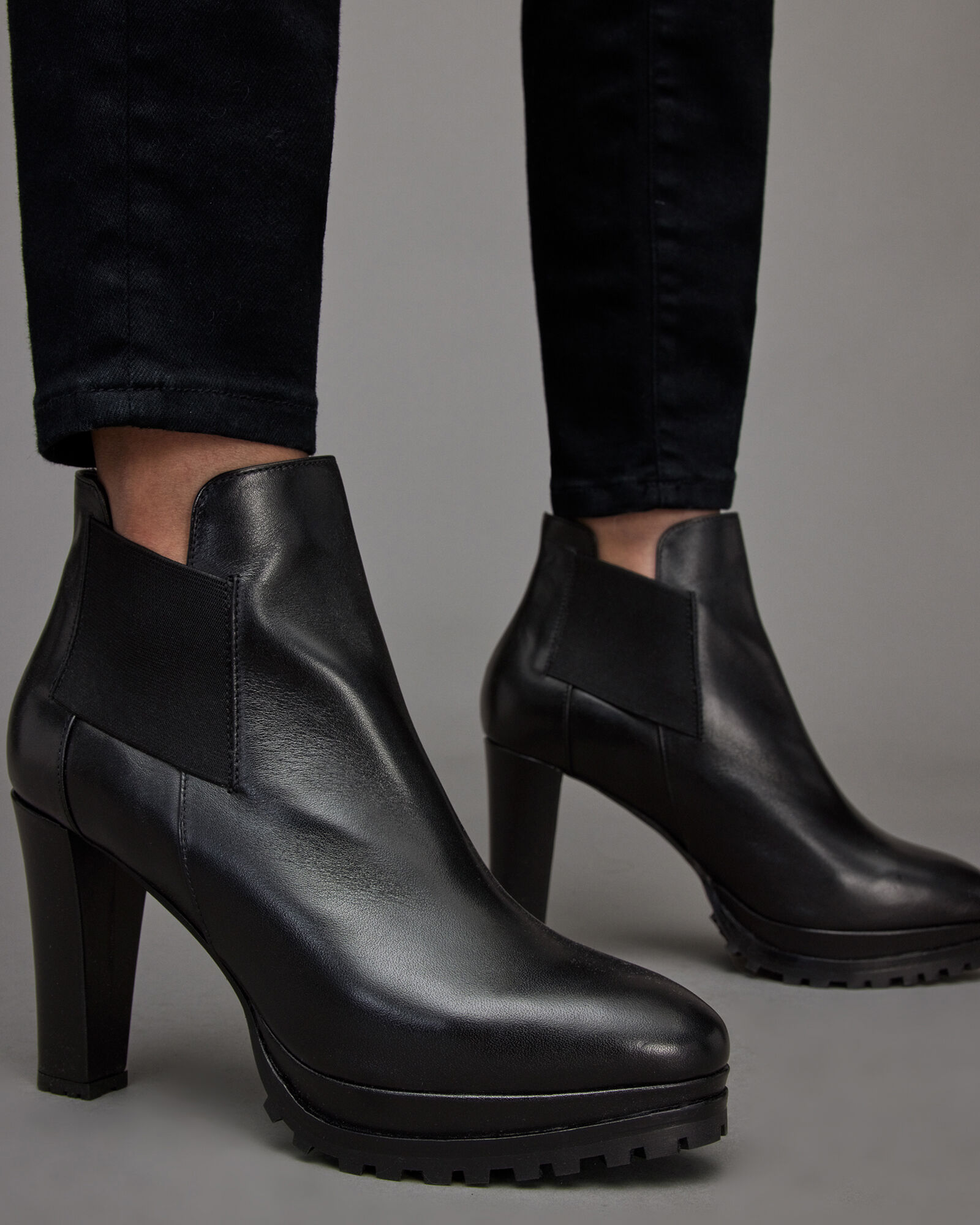 Black 'Ultrastuart' leather heeled boots Stuart Weitzman - Vitkac Canada